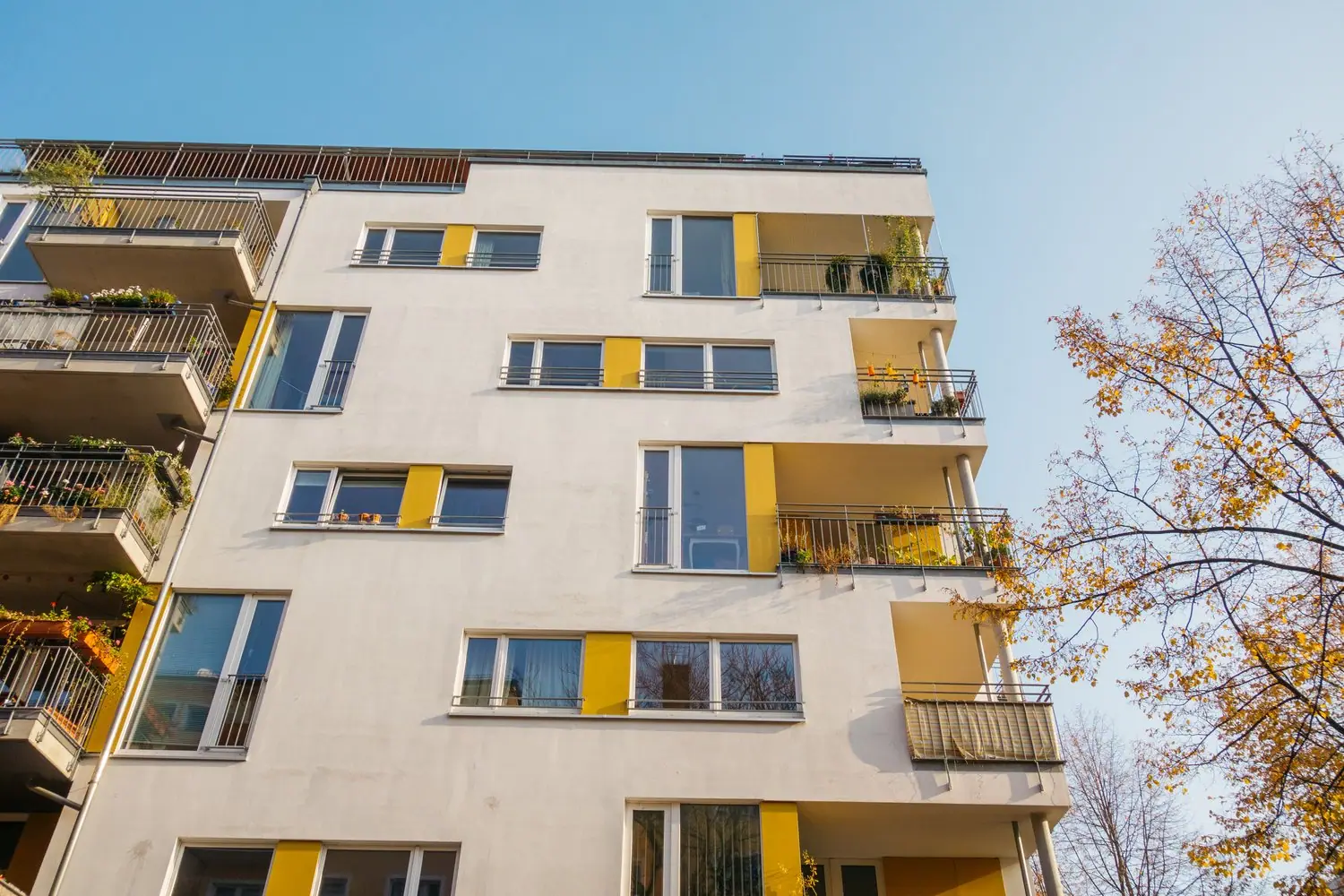 Jak skutecznie oszczędzać energię w bloku mieszkalnym